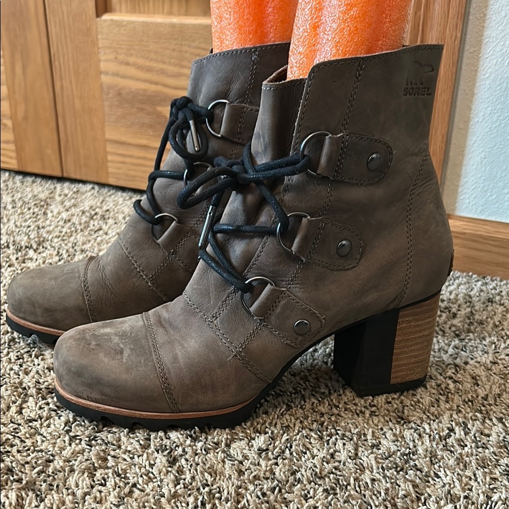 Sorel Women's Gray Ankle Boots size 9